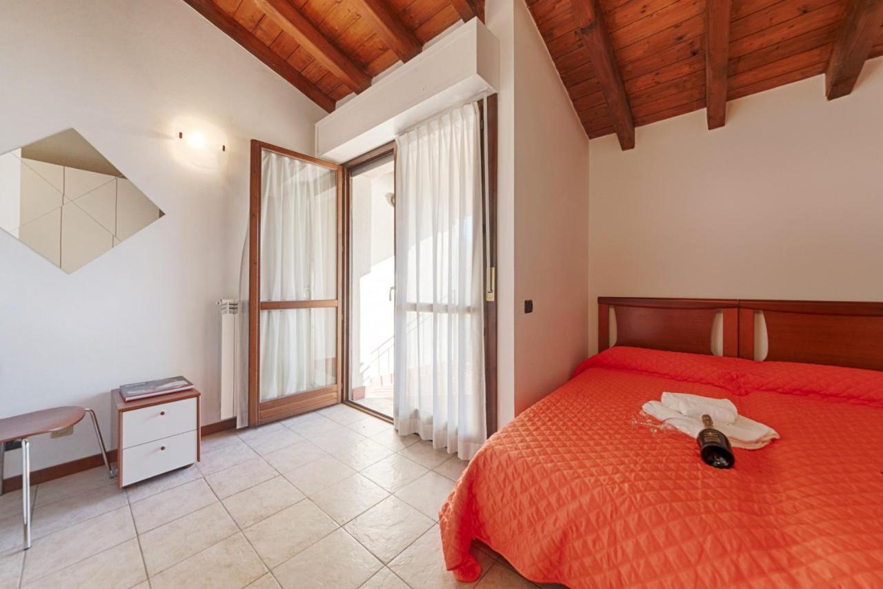 2-Bedroom Lakeview Apartment At The Lake Acquaseria エクステリア 写真