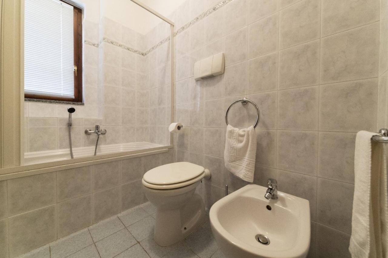 2-Bedroom Lakeview Apartment At The Lake Acquaseria エクステリア 写真